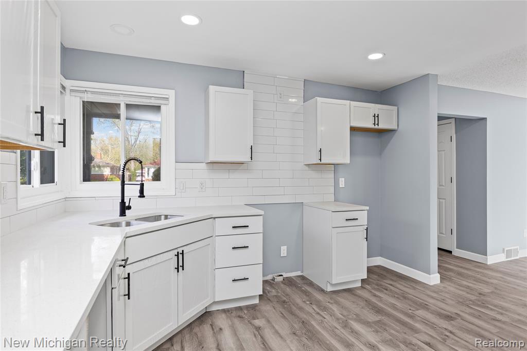 21901 Harding Street, Oak Park, MI 48237 — Photo 17