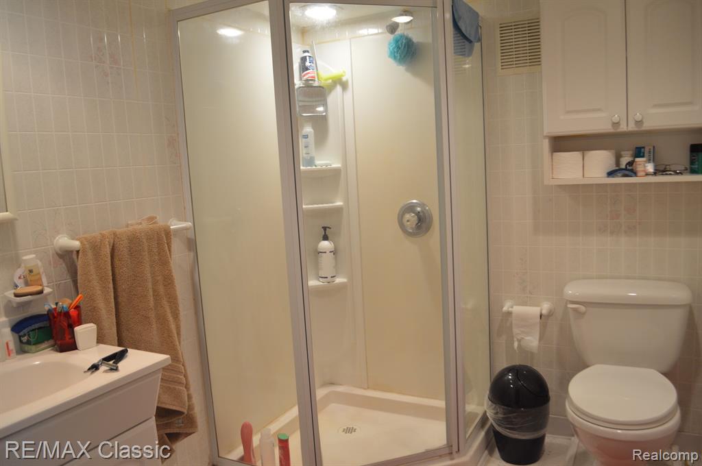 56000 9 MILE Road, South Lyon, MI 48178 — Photo 32