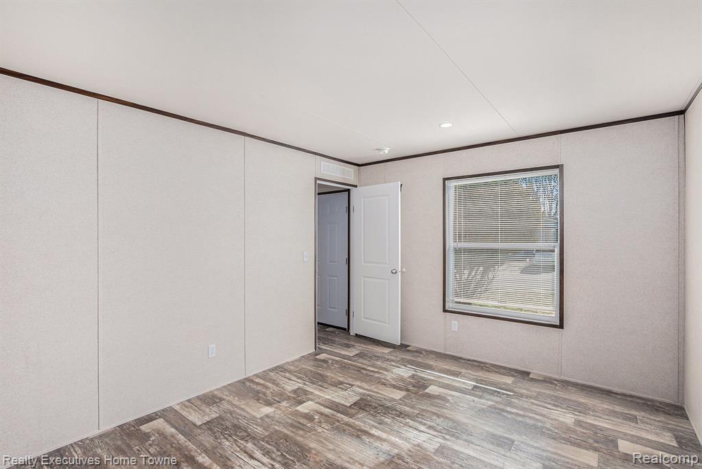 423 Elm Ct, Oakland, MI — Photo 11
