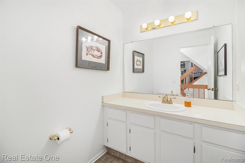 5537 Walnut Circle W, West Bloomfield, MI — Photo 17