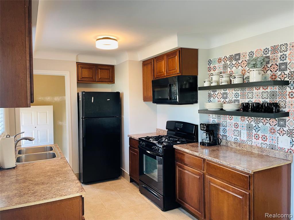 1040 E Maxlow Avenue, Hazel Park, MI 48030 — Photo 6