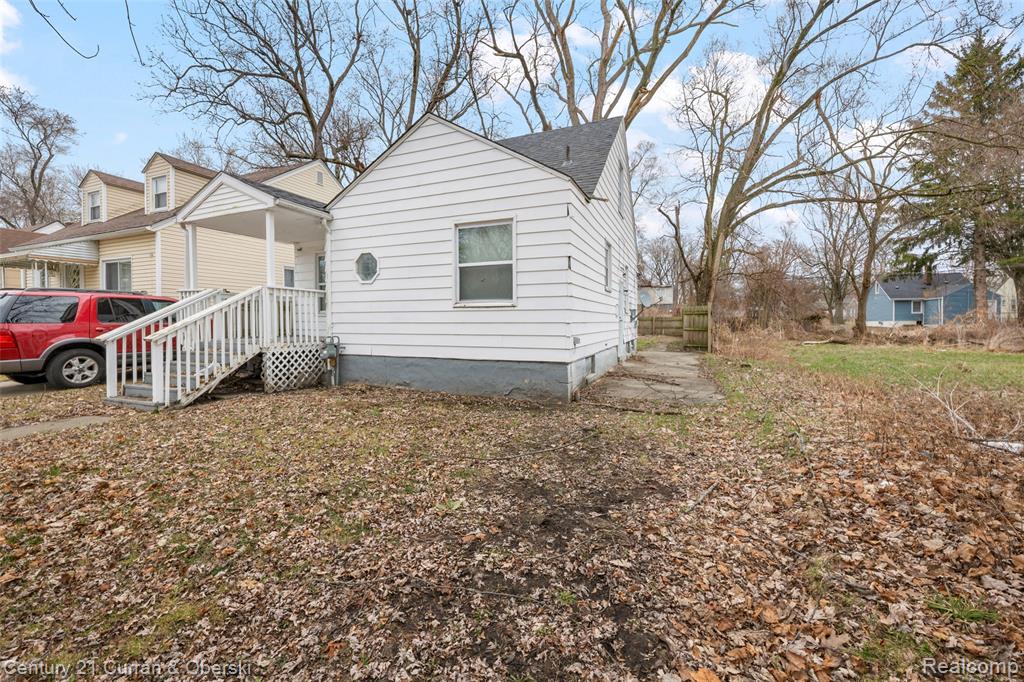 18220 Stout Street - Photo 3