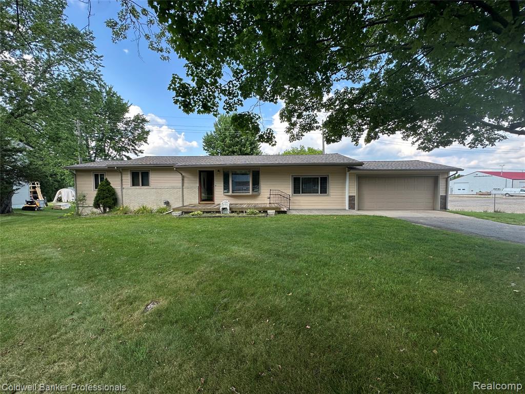 68 Plum Creek Road, Lapeer, MI 48446 — front exterior