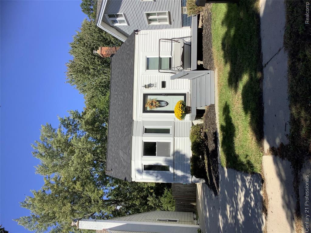 551 E Maplehurst Street, Ferndale, MI 48220