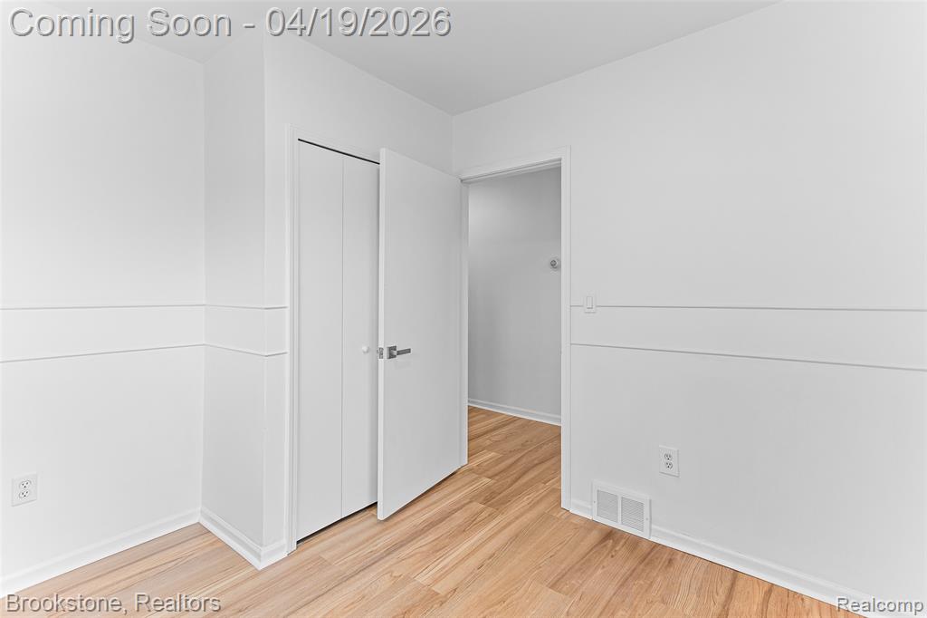 719 W 12 Mile Road, Royal Oak, MI 48073 — Photo 19