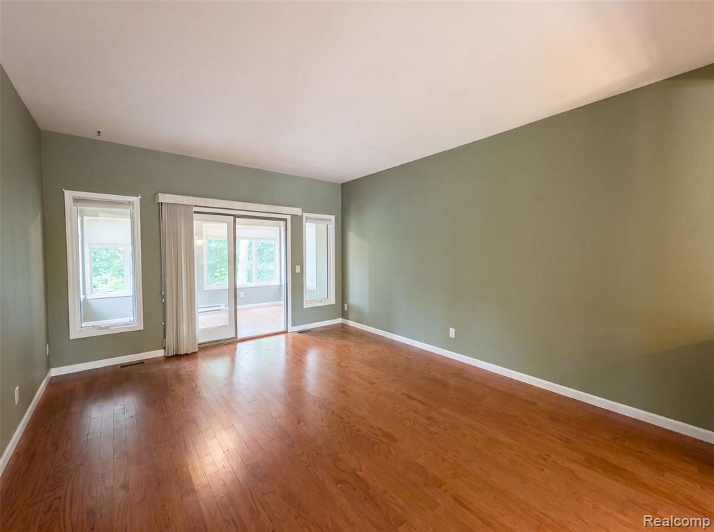 1102 Hawthorne, Greenville, MI 48838 — Photo 4