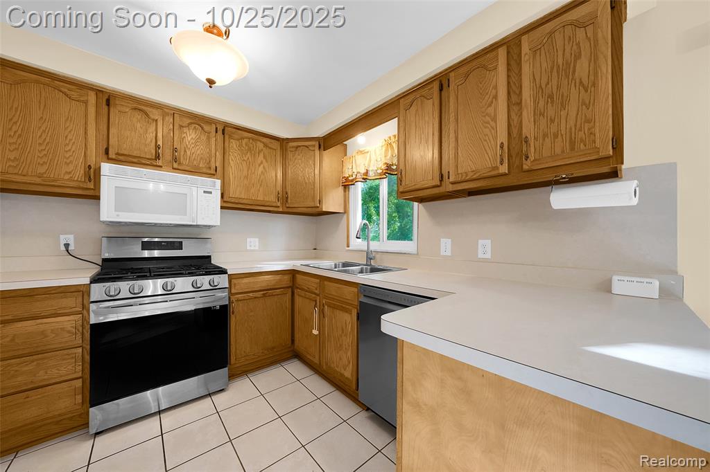 4073 Silver Birch Drive, Waterford, MI 48329 — Photo 16