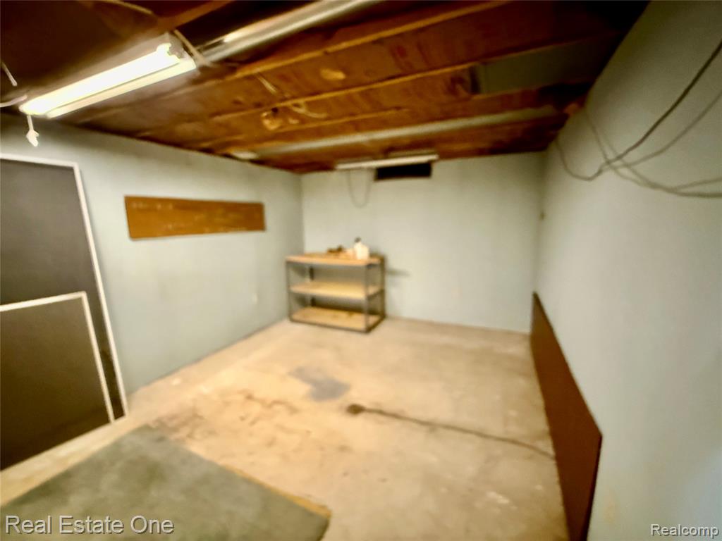 42075 GLORIA Drive, Canton, MI 48187 — Photo 40