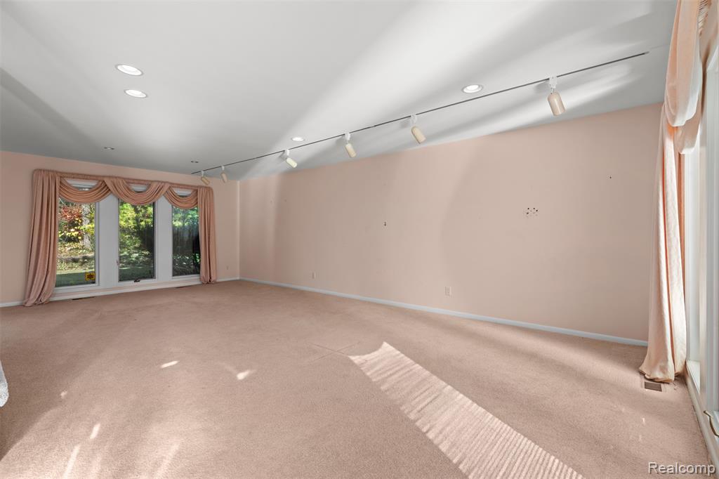 4724 Tara Court, West Bloomfield, MI 48323 — Photo 6
