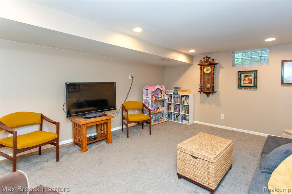 12769 Lasalle Lane, Huntington Woods, MI — Photo 43