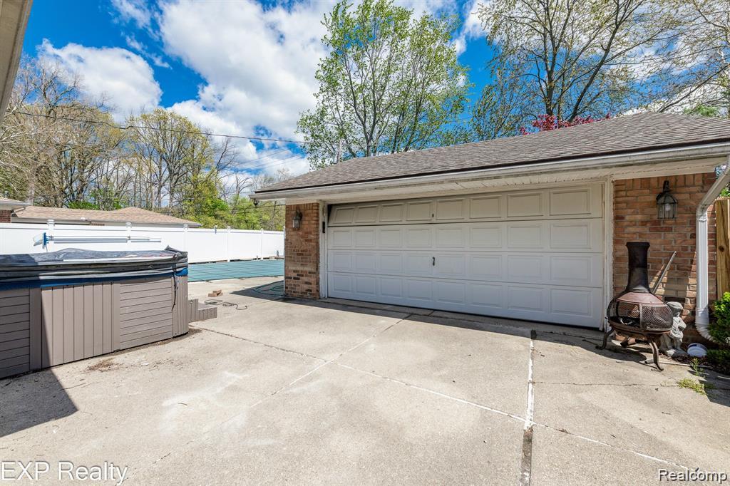 26616 ROUGE RIVER Drive, Dearborn Heights, MI 48127 — Photo 13