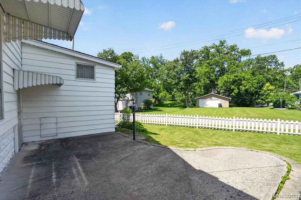 410 S Center Street, Howell, MI 48843 — Photo 38