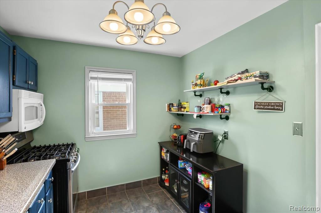 20871 Van Antwerp Street, Harper Woods, MI 48225 — Photo 14