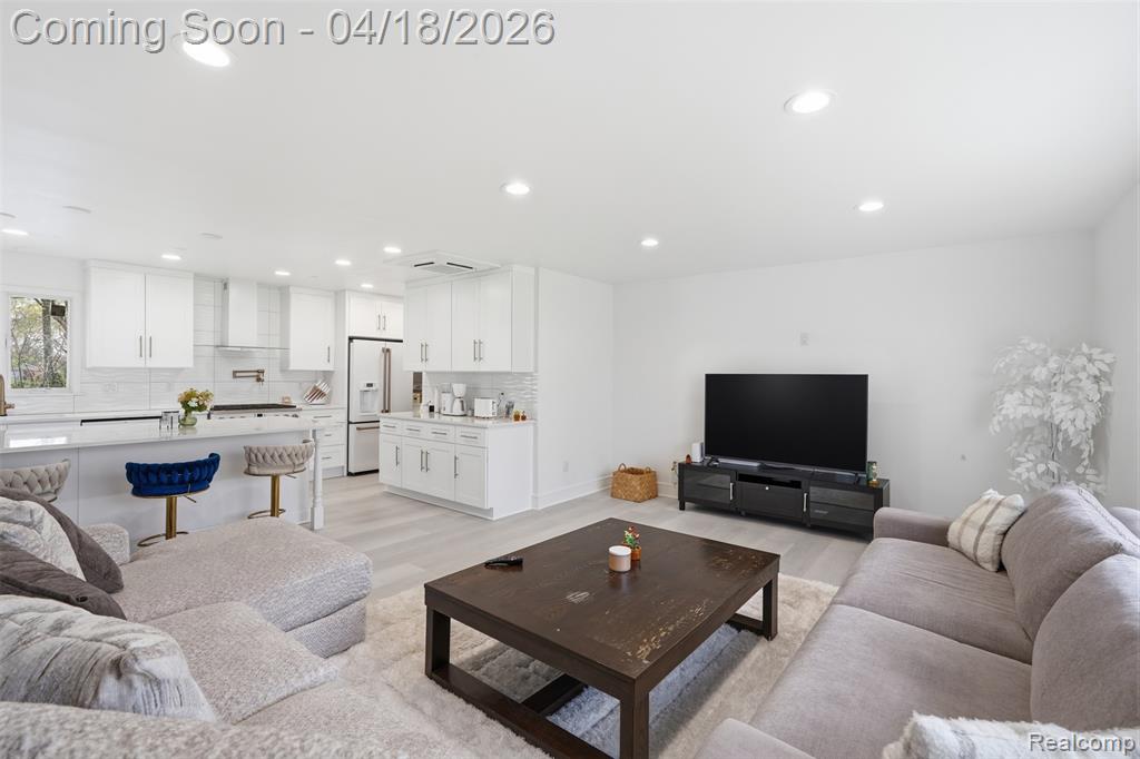 5585 Castleton Drive, West Bloomfield, MI — Photo 3