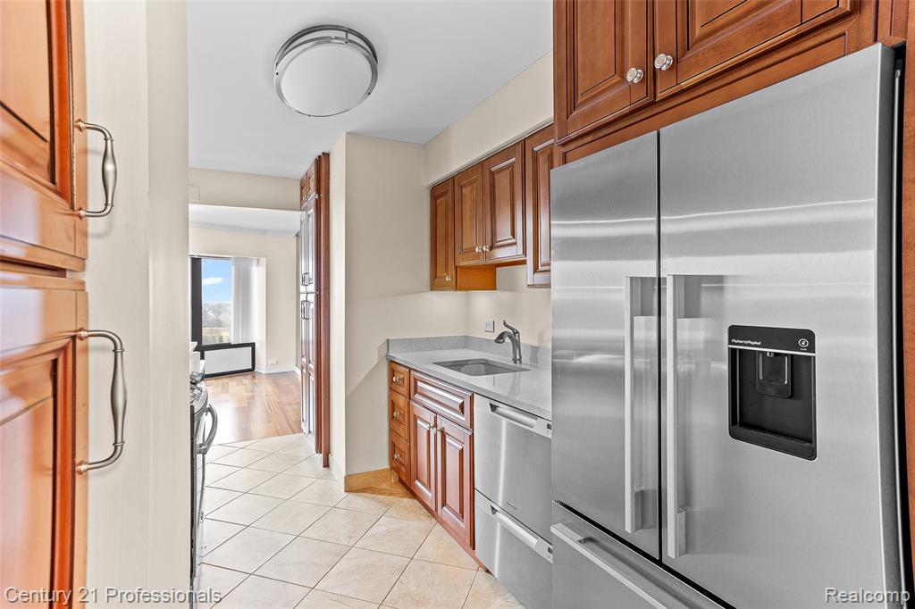 5000 Town Center, 1704, Southfield, MI 48075 — Photo 22
