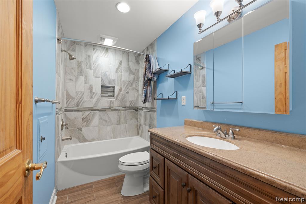 27228 Weddel Avenue, Brownstown, MI 48183 — Photo 14