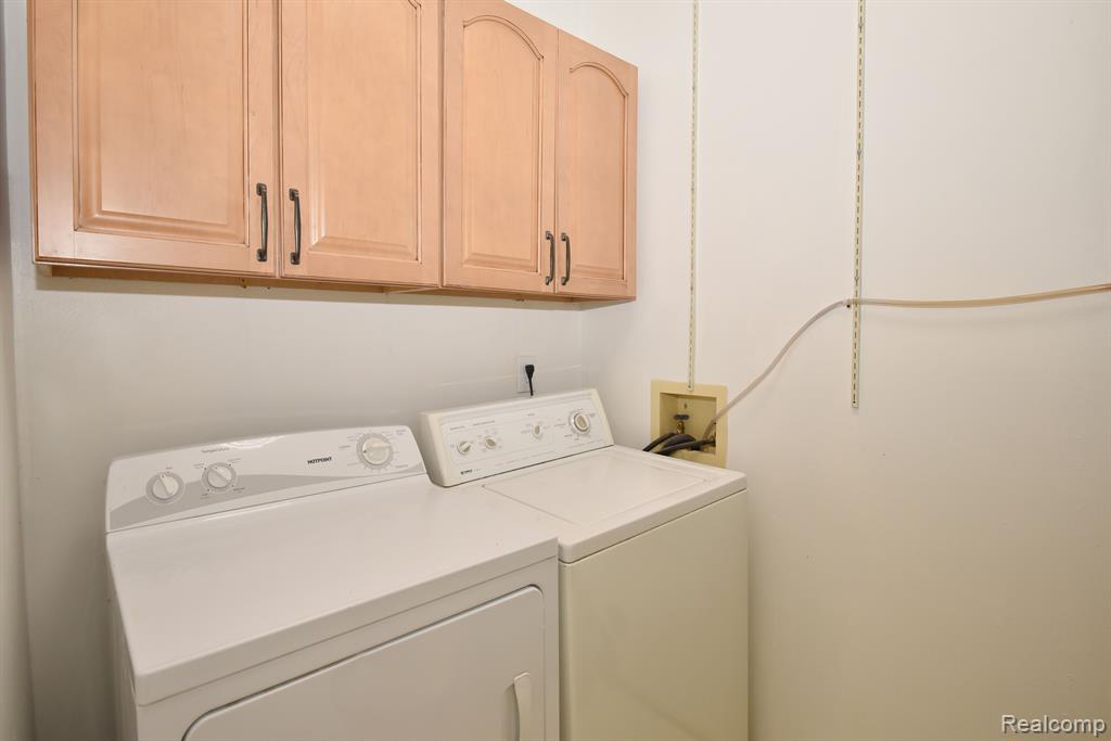 29439 LAUREL Drive, Farmington Hills, MI 48331 — Photo 24