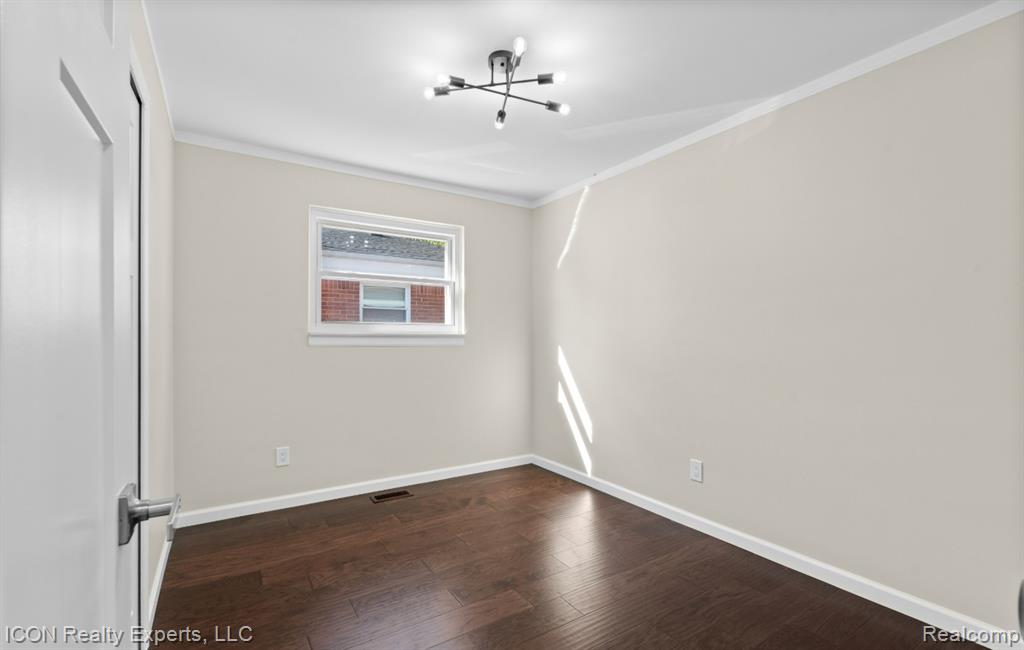 5674 N Lafayette Street, Dearborn Heights, MI 48127 — Photo 12