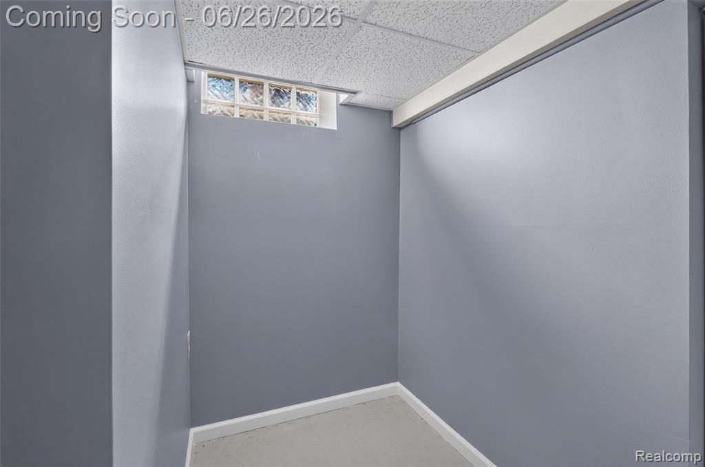 7660 Louise Court, Westland, MI — Photo 27