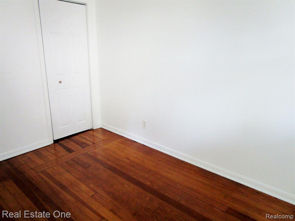 421 POPLAR Street, Wyandotte, MI 48192 — Photo 11