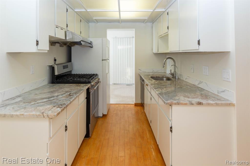 861 Kirts Boulevard, Troy, MI 48084 — Photo 10