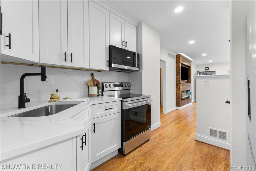 418 E Woodland Street, Ferndale, MI 48220 — Photo 11