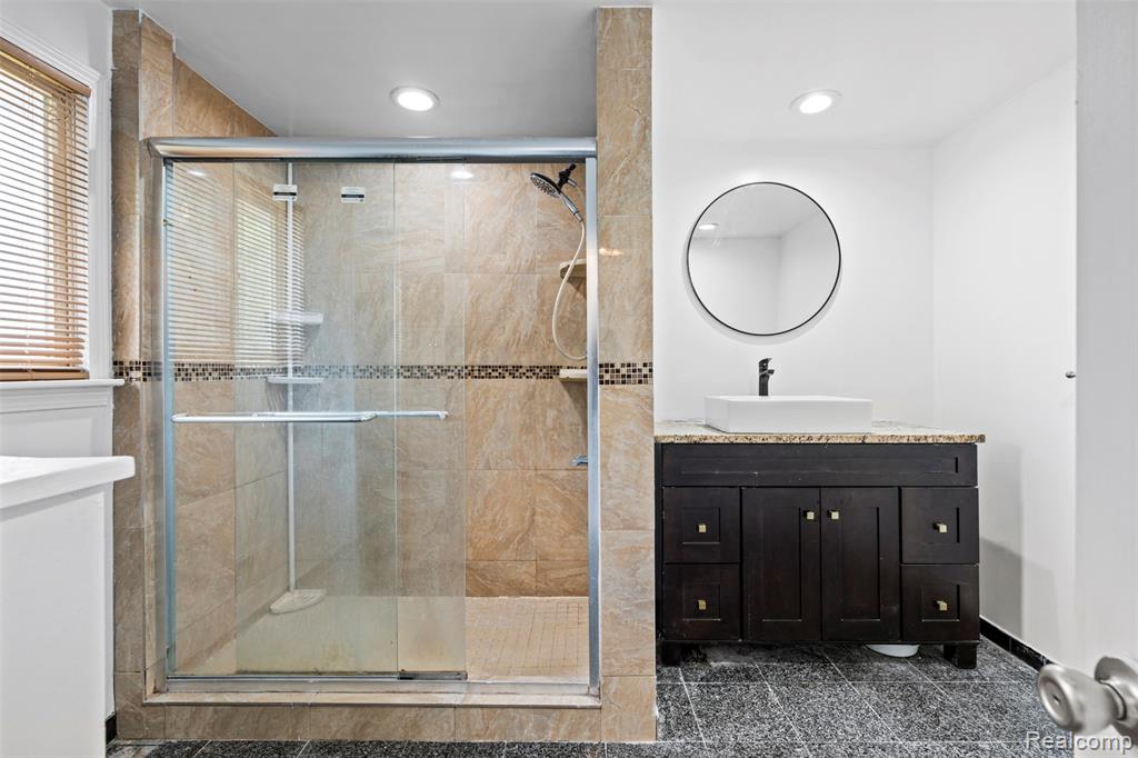 5420 Southlawn Drive, Sterling Heights, MI 48310 — Photo 18