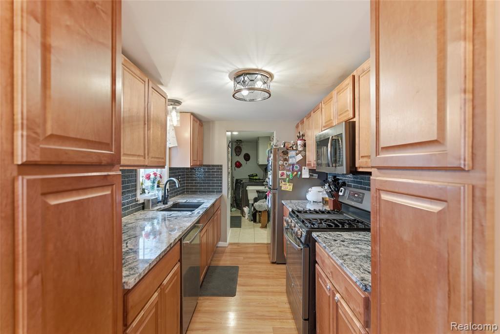 875 Scott Lake Road, Waterford, MI 48328 — Photo 23