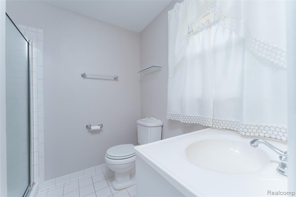 4276 Macqueen Drive, West Bloomfield, MI 48323 — Photo 31