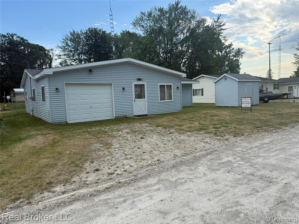 8637 Rowe Road, MI — Photo 31