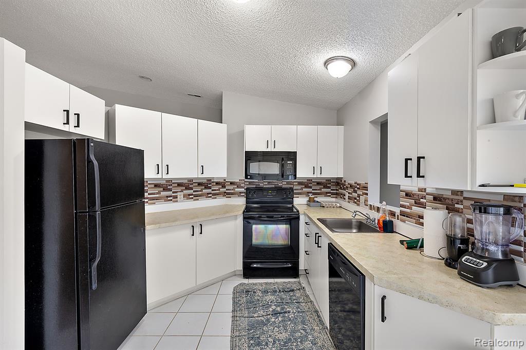 6660 RIDGEFIELD Circle, Unit #204, West Bloomfield, MI — Photo 10