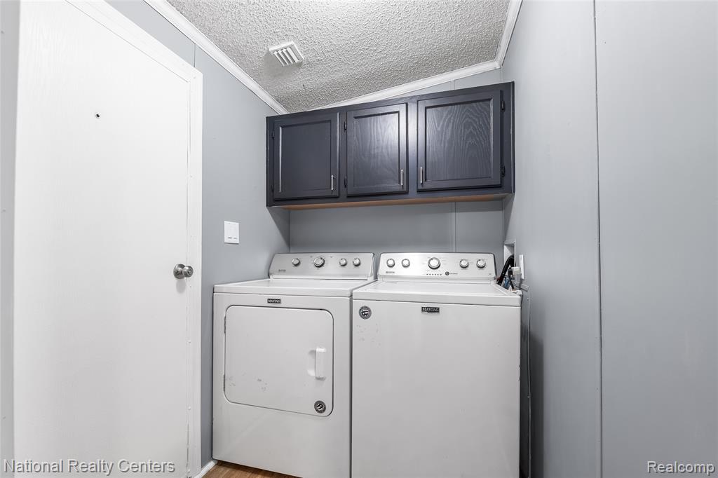 4065 Manitoba Street, Auburn Hills, MI 48326 — Photo 11