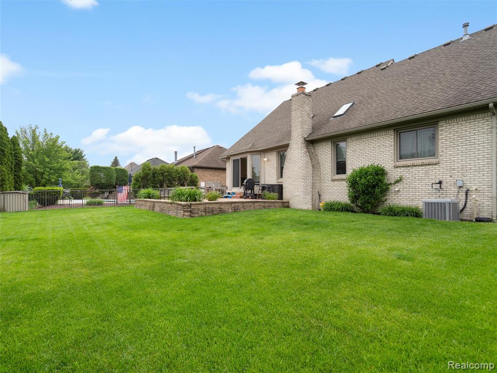50308 Hillside Drive, Macomb, MI 48044 — Photo 37
