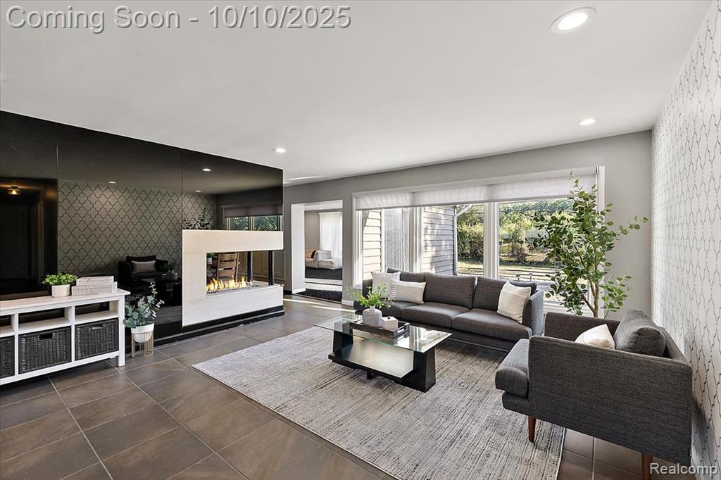 7496 Cornwall Court, West Bloomfield, MI — Photo 5