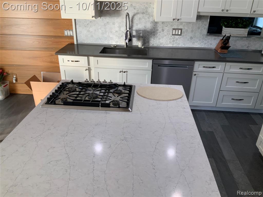 9130 E Bassett Court, Livonia, MI 48150 — Photo 25
