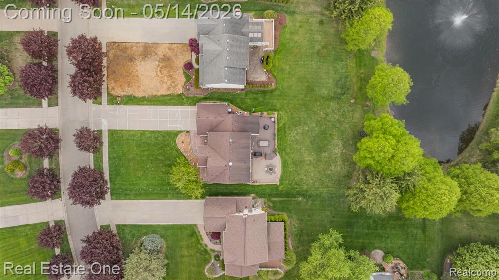 865 Drakeshire Drive, Commerce Twp, MI 48390 — Photo 10