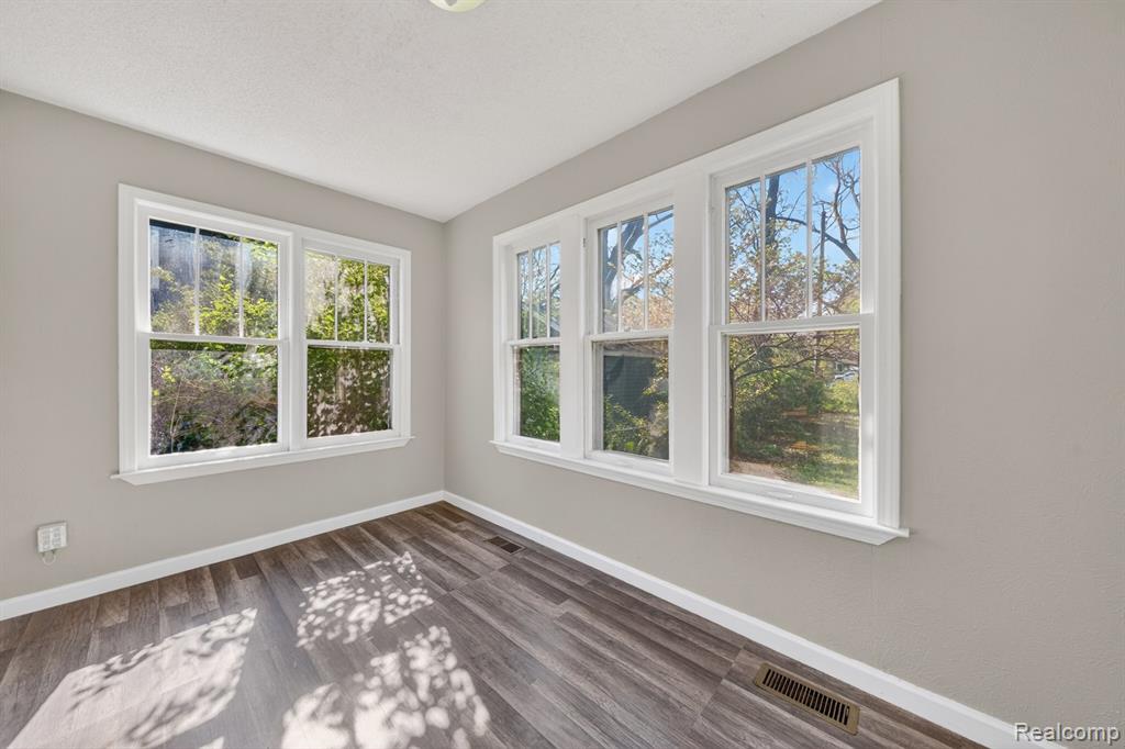 582 E Drayton Street, Ferndale, MI 48220 — Photo 12