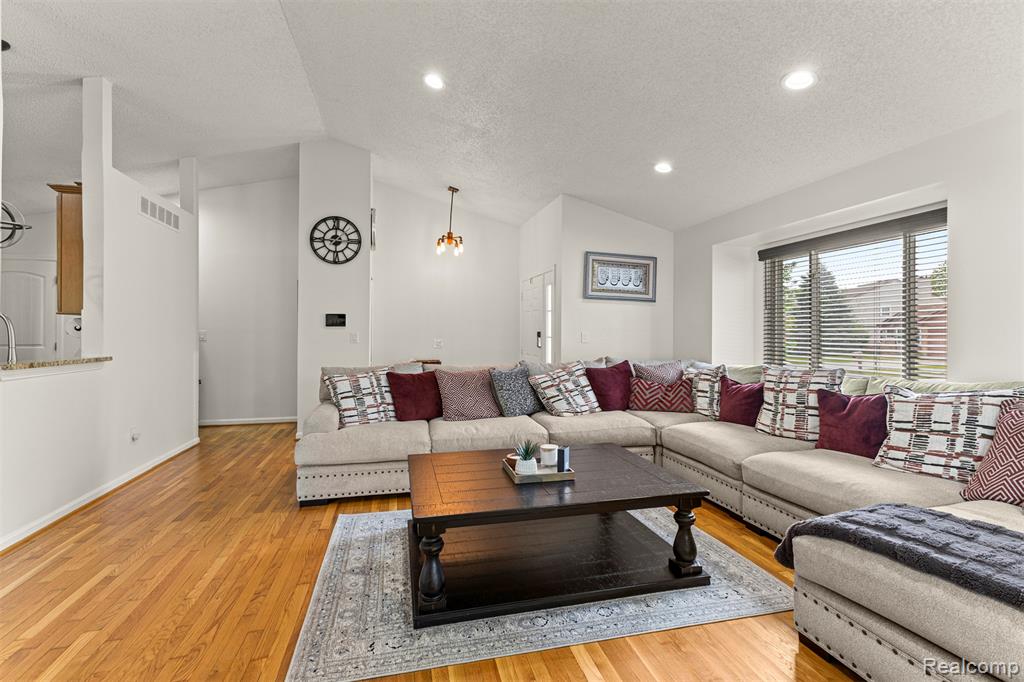 2481 Woodmont Drive E, Canton, MI 48188 — Photo 6