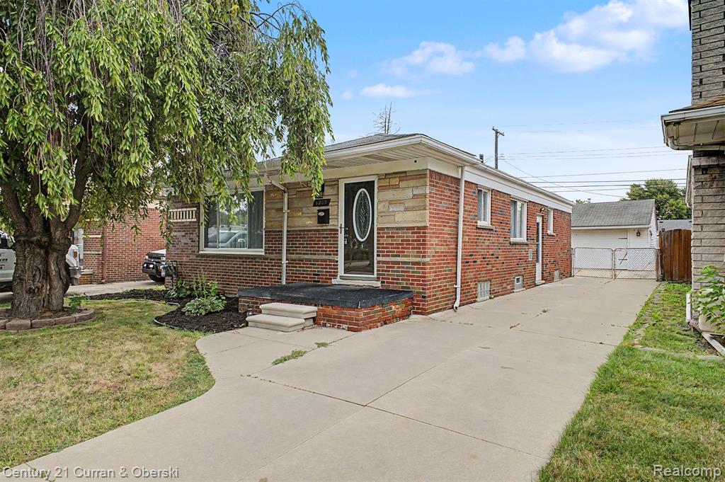 4205 Katherine Street, Dearborn Heights, MI 48125