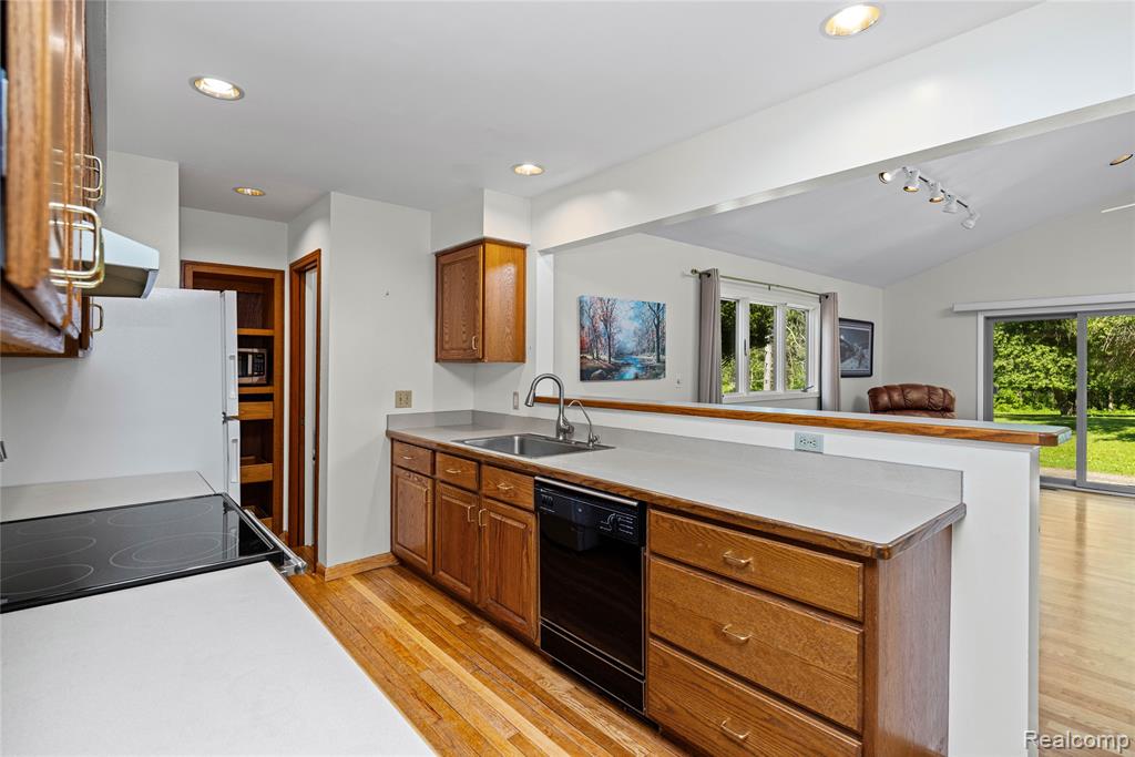 760 Waterbury Road, Highland, MI 48356 — Photo 17