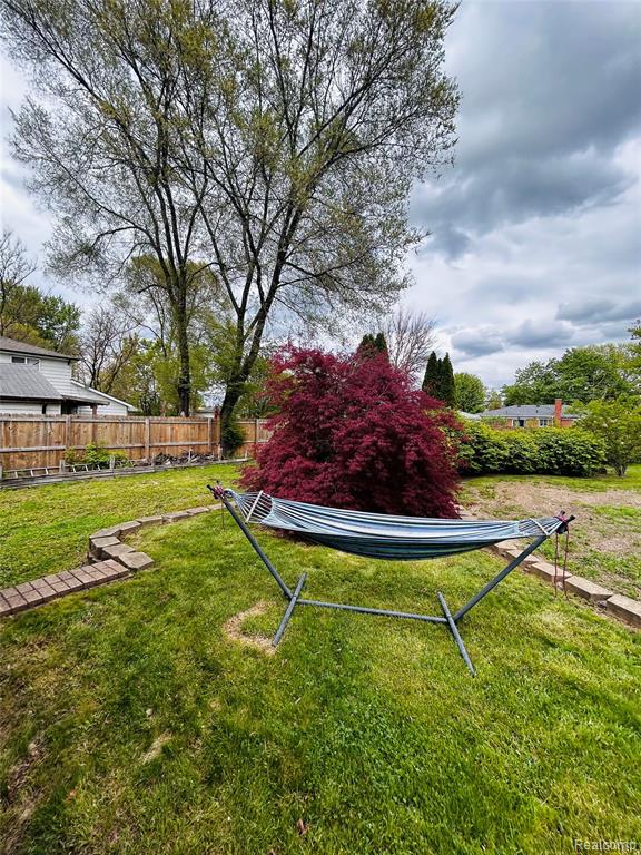 8186 Lenore Street, Dearborn Heights, MI 48127 — Photo 16