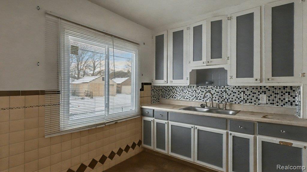 5818 Beaconsfield Street, Detroit, MI 48224 — Photo 9