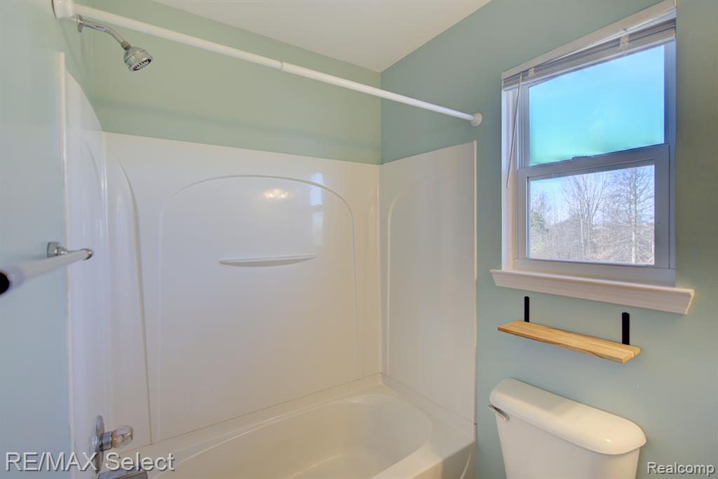 8056 LARK Lane, Grand Blanc, MI 48439 — Photo 30