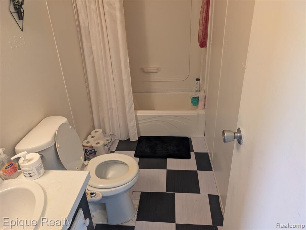 952 Cour Retta Street, Warren, MI 48091 — Photo 16