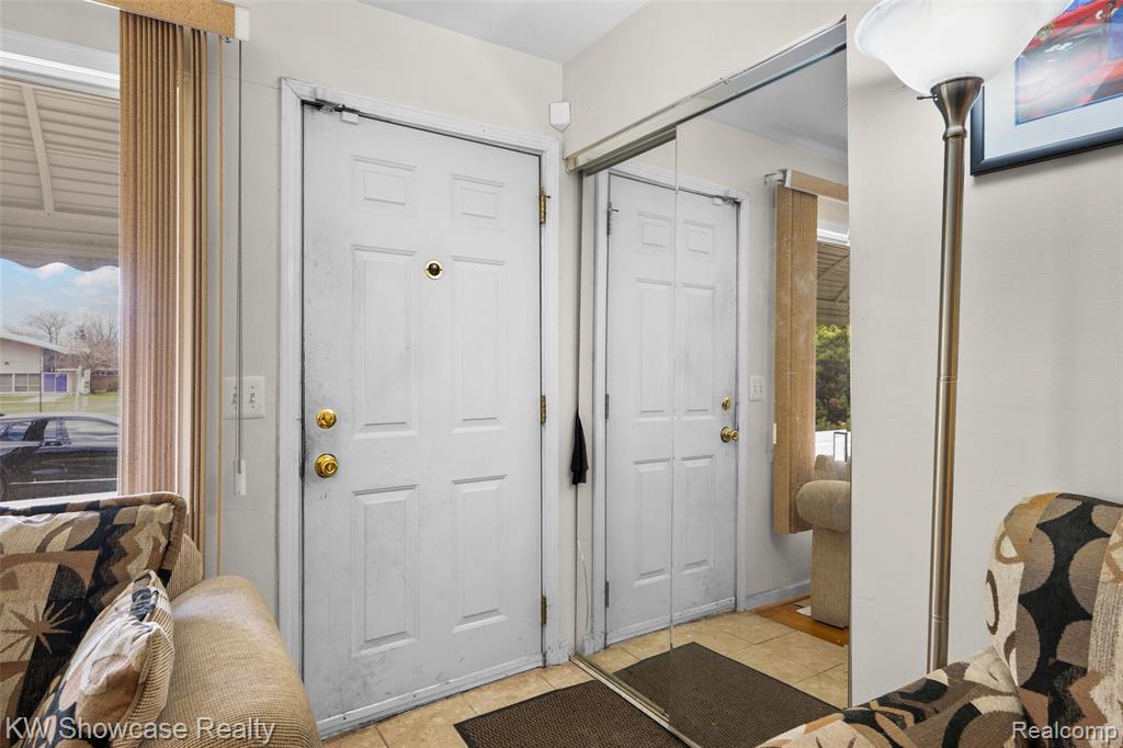 19560 Berg Road, Detroit, MI 48219 — Photo 9