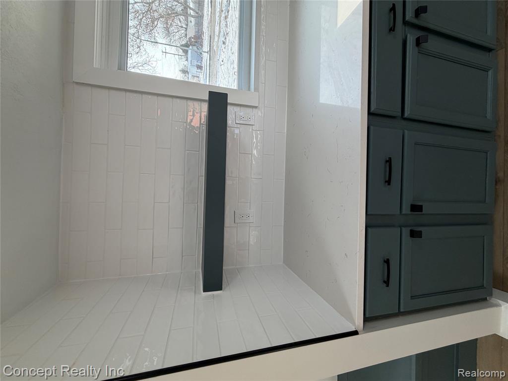 23556 Candace Drive, Rockwood, MI — Photo 12