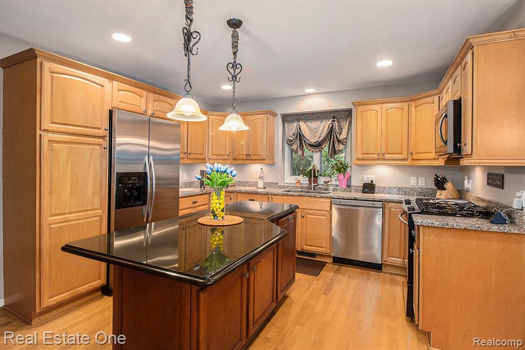 9832 Kingston Ridge, Clarkston, MI 48348 — Photo 13