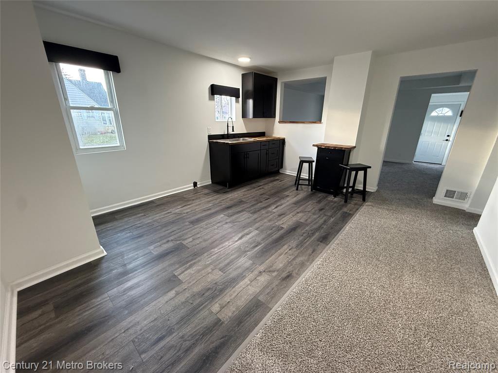 2098 E Scottwood Avenue, Burton, MI 48529 — Photo 5