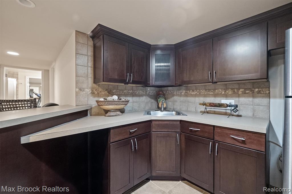 6612 Stonebridge E, West Bloomfield, MI — Photo 40