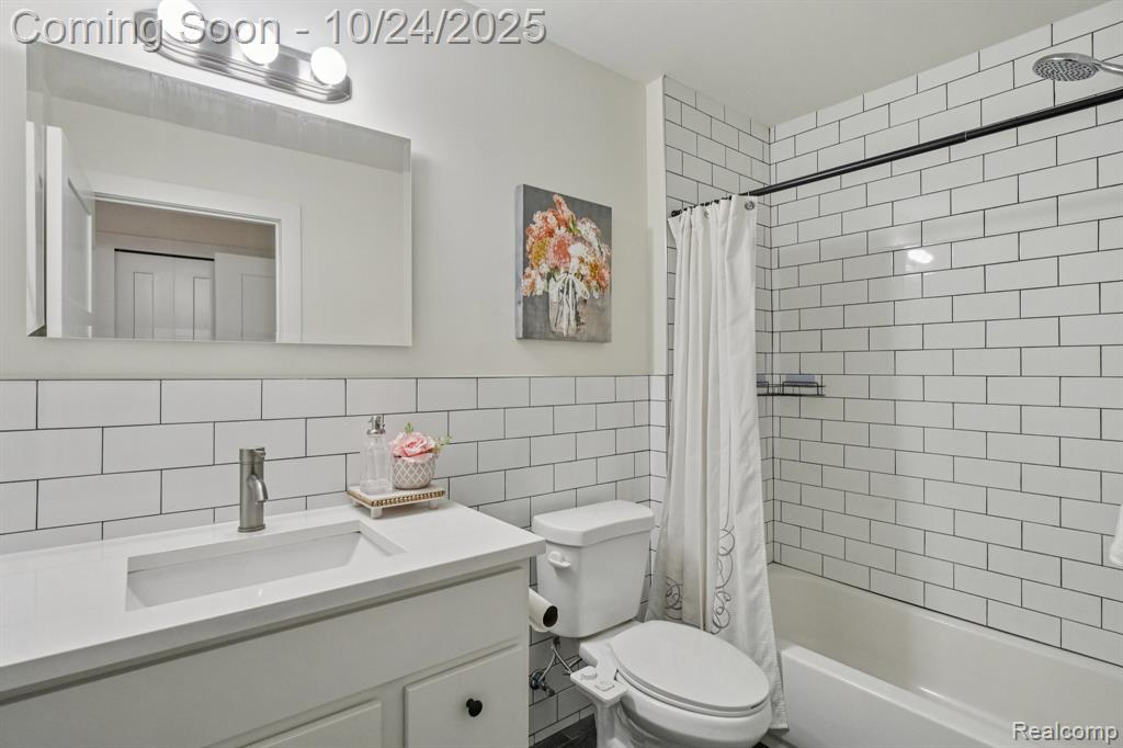 39675 Springwater, Northville, MI 48168 — Photo 25